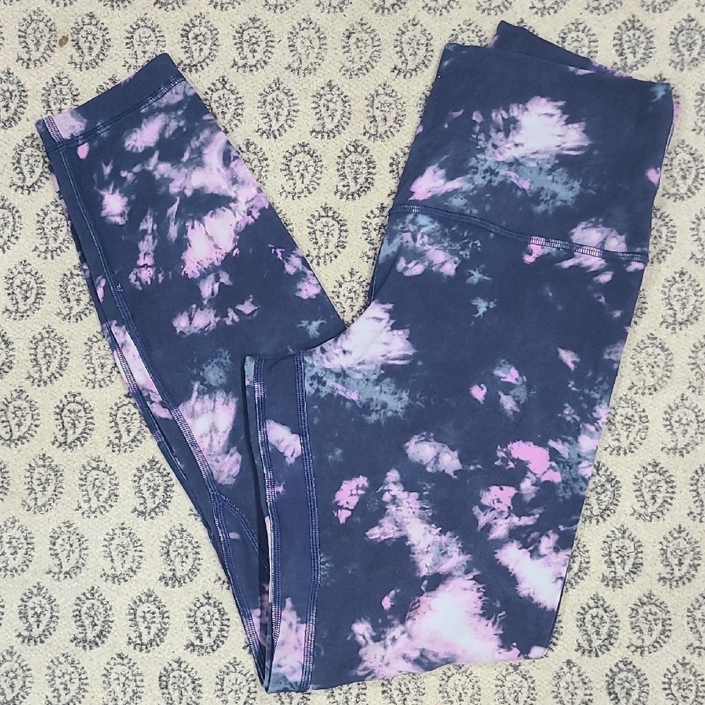 Lululemon Athletica Tie-Dye Leggings in Blue and Pink - Picture 6 of 8